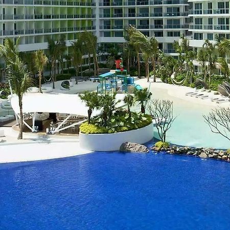 Azure Urban Resort Maui Unit Манила Екстериор снимка
