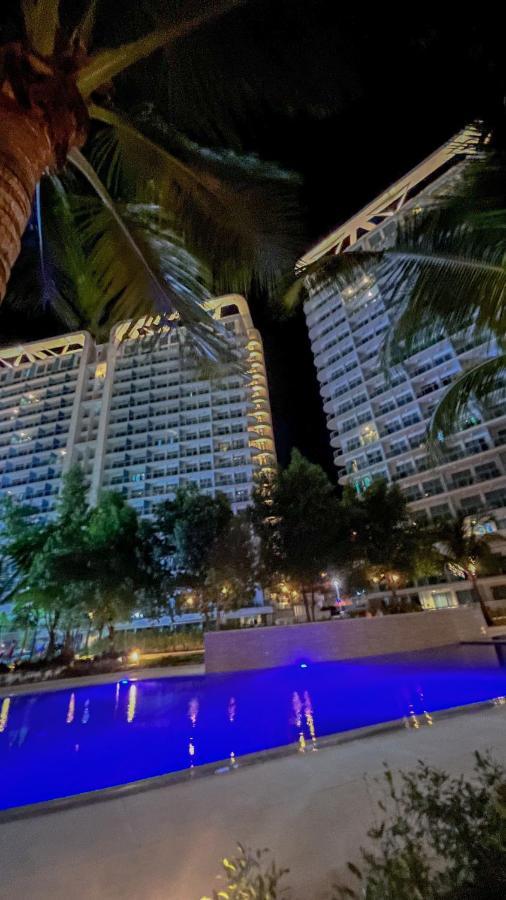 Azure Urban Resort Maui Unit Манила Екстериор снимка