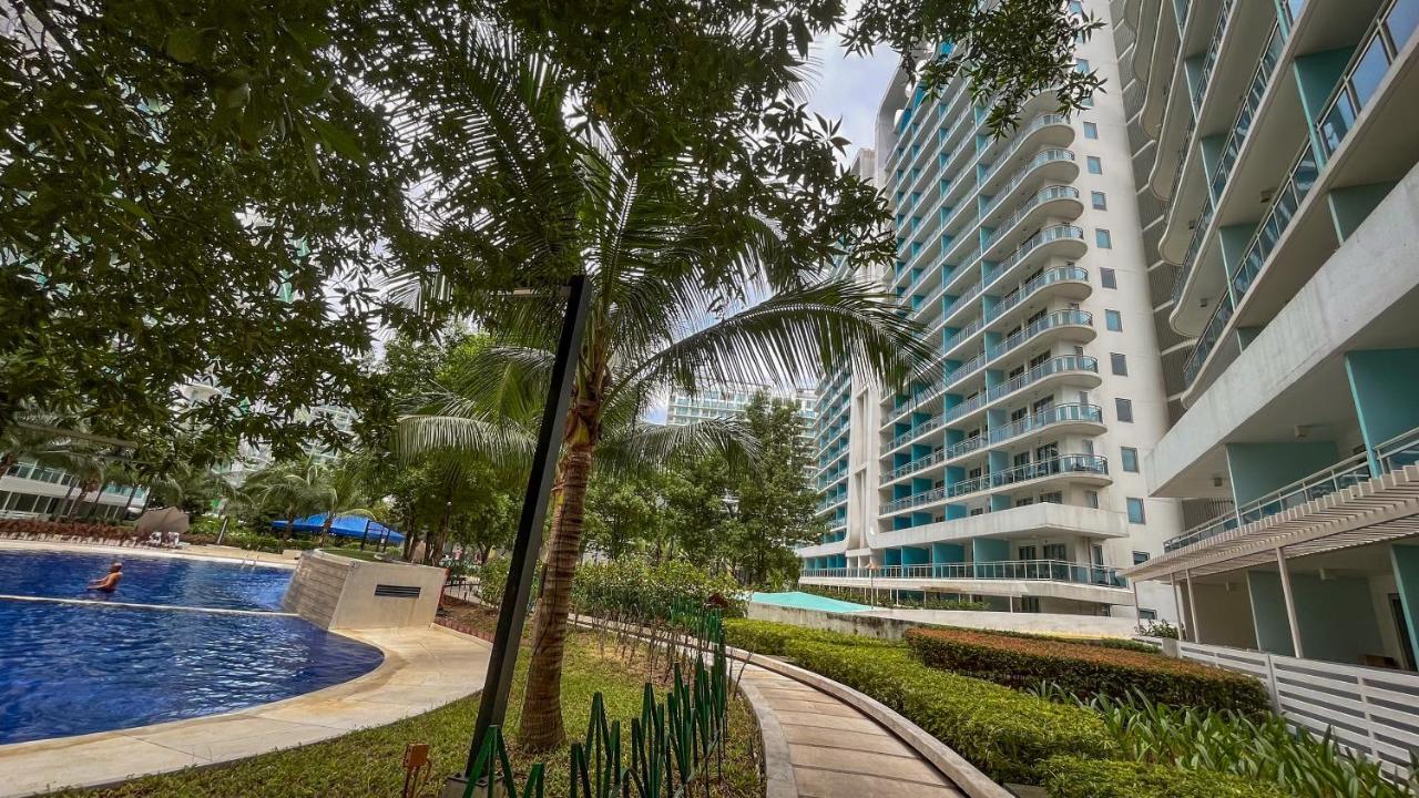 Azure Urban Resort Maui Unit Манила Екстериор снимка