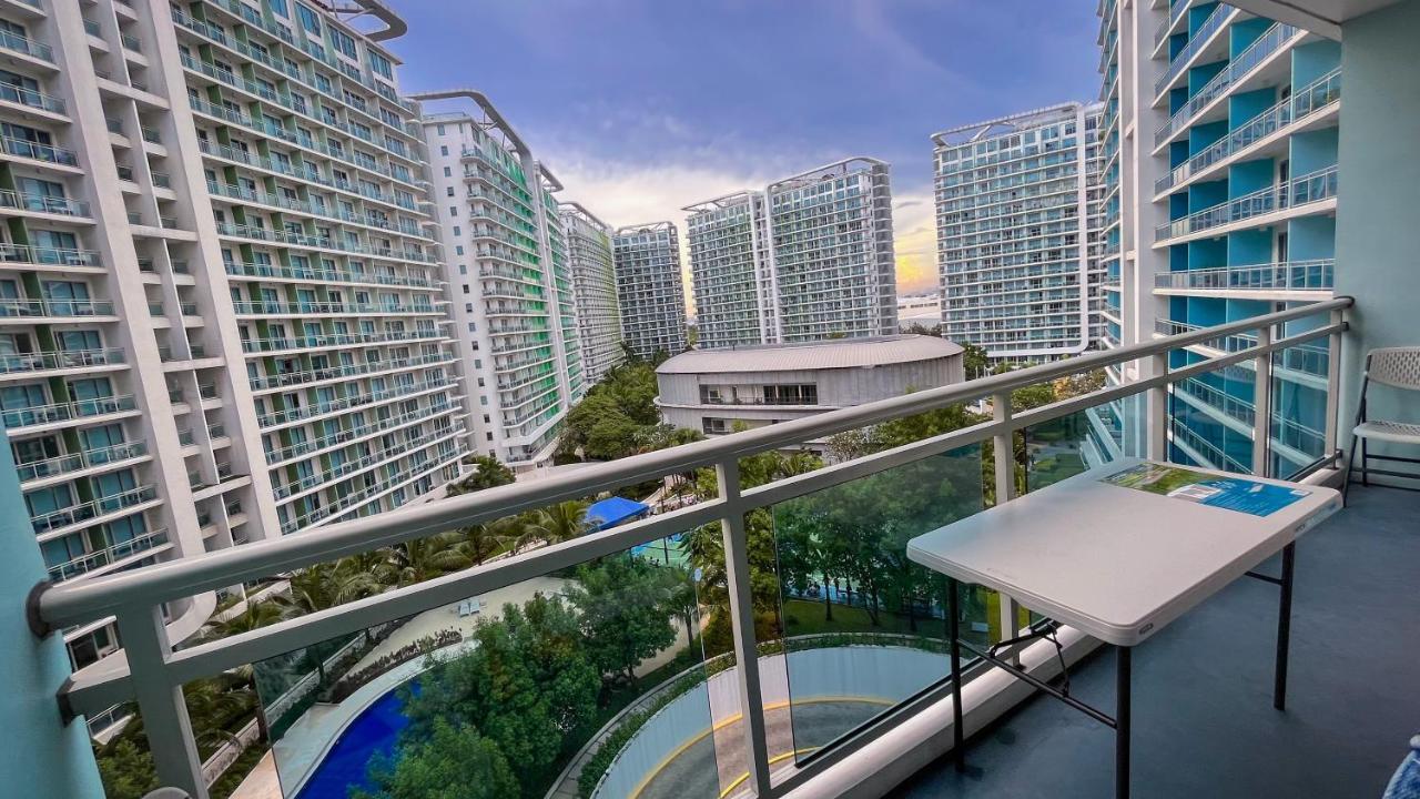 Azure Urban Resort Maui Unit Манила Екстериор снимка