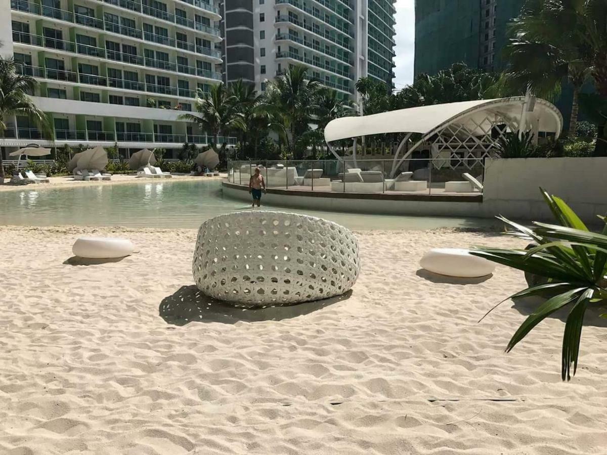Azure Urban Resort Maui Unit Манила Екстериор снимка