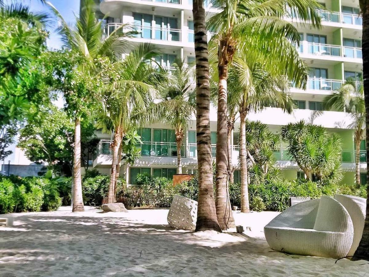 Azure Urban Resort Maui Unit Манила Екстериор снимка